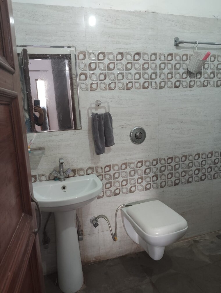 Bathroom, guru-nanak-enclave 2 Bedroom 1000 Sq.Ft. Builder Floor In Dhakoli Zirakpur 9554585