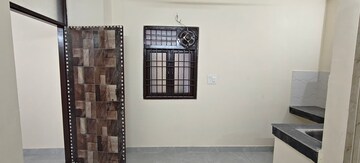 Room in 1 BHK Builder Floor at Mayur Vihar Phase 1 – for Rent