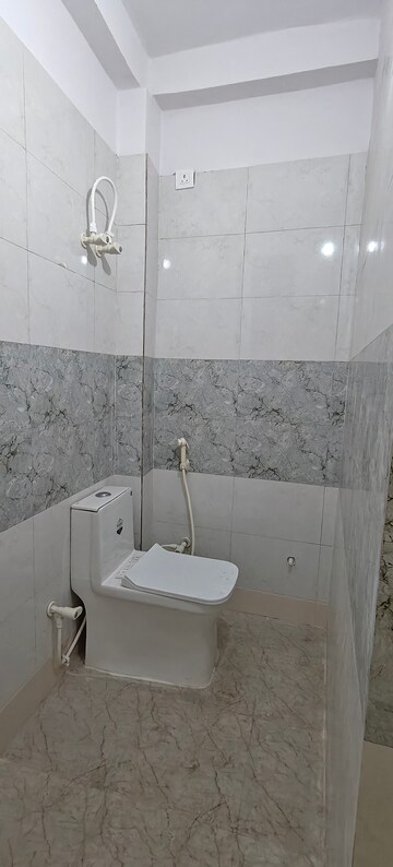 Bathroom in 1 BHK Builder Floor at Mayur Vihar Phase 1 – for Rent