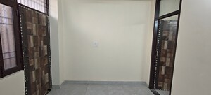 Room in 1 BHK Builder Floor at Mayur Vihar 1 – for Rent