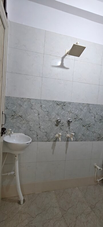 Bathroom in 1 BHK Builder Floor at Mayur Vihar Phase 1 – for Rent