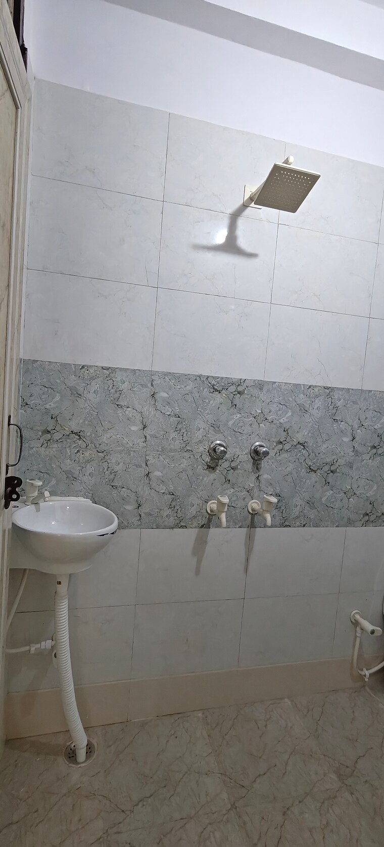 Bathroom, mayur vihar 1 1 Bedroom 450 Sq.Ft. Builder Floor In Mayur Vihar 1 Delhi 9554661