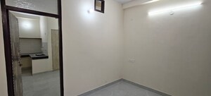 Room in 1 BHK Builder Floor at Mayur Vihar 1 – for Rent