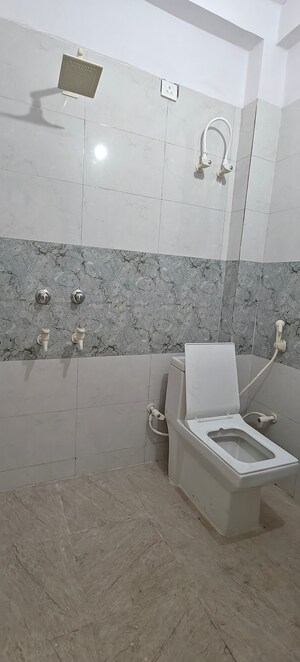 Bathroom in 1 BHK Builder Floor at Mayur Vihar 1 – for Rent