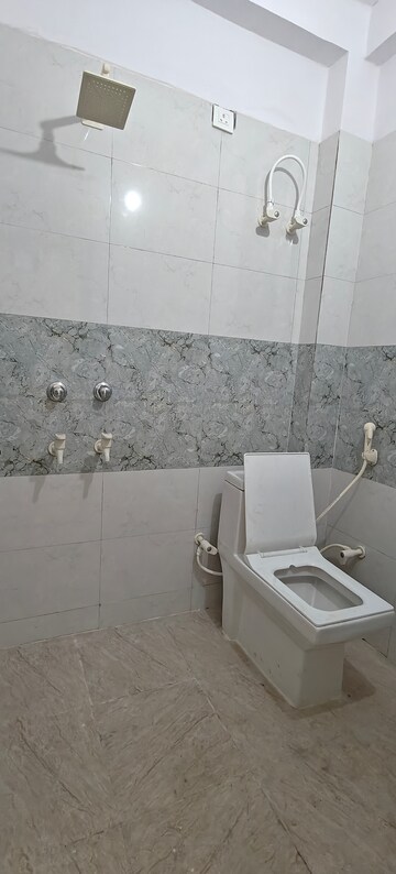 Bathroom in 1 BHK Builder Floor at Mayur Vihar Phase 1 – for Rent