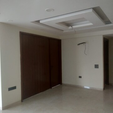 Room in 1 BHK Builder Floor at Sector 9 – for Rent