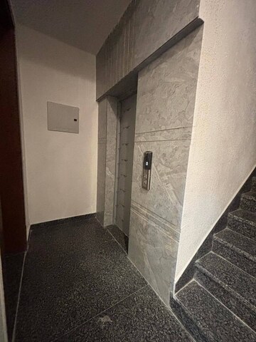 Bathroom in 2.5 BHK Builder Floor at DLF Cyber Park, Sector 20 – for Rent