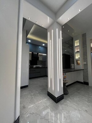 Building Lobby in 5 BHK Builder Floor at DLF Cyber Park, Sector 20 – for Rent