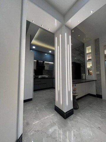 Building Lobby in 5 BHK Builder Floor at DLF Cyber Park, Sector 20 – for Rent