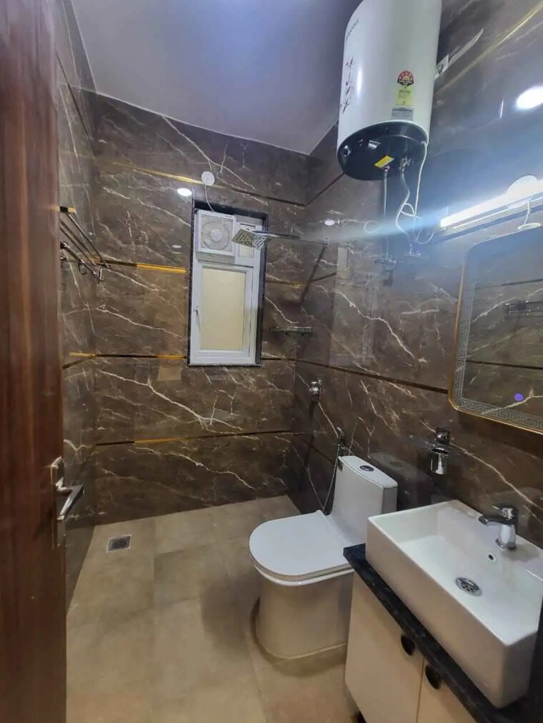 Bathroom, dlf-cyber-city 1 Bedroom 845 Sq.Ft. Builder Floor In Sector 24 Gurgaon 9554692