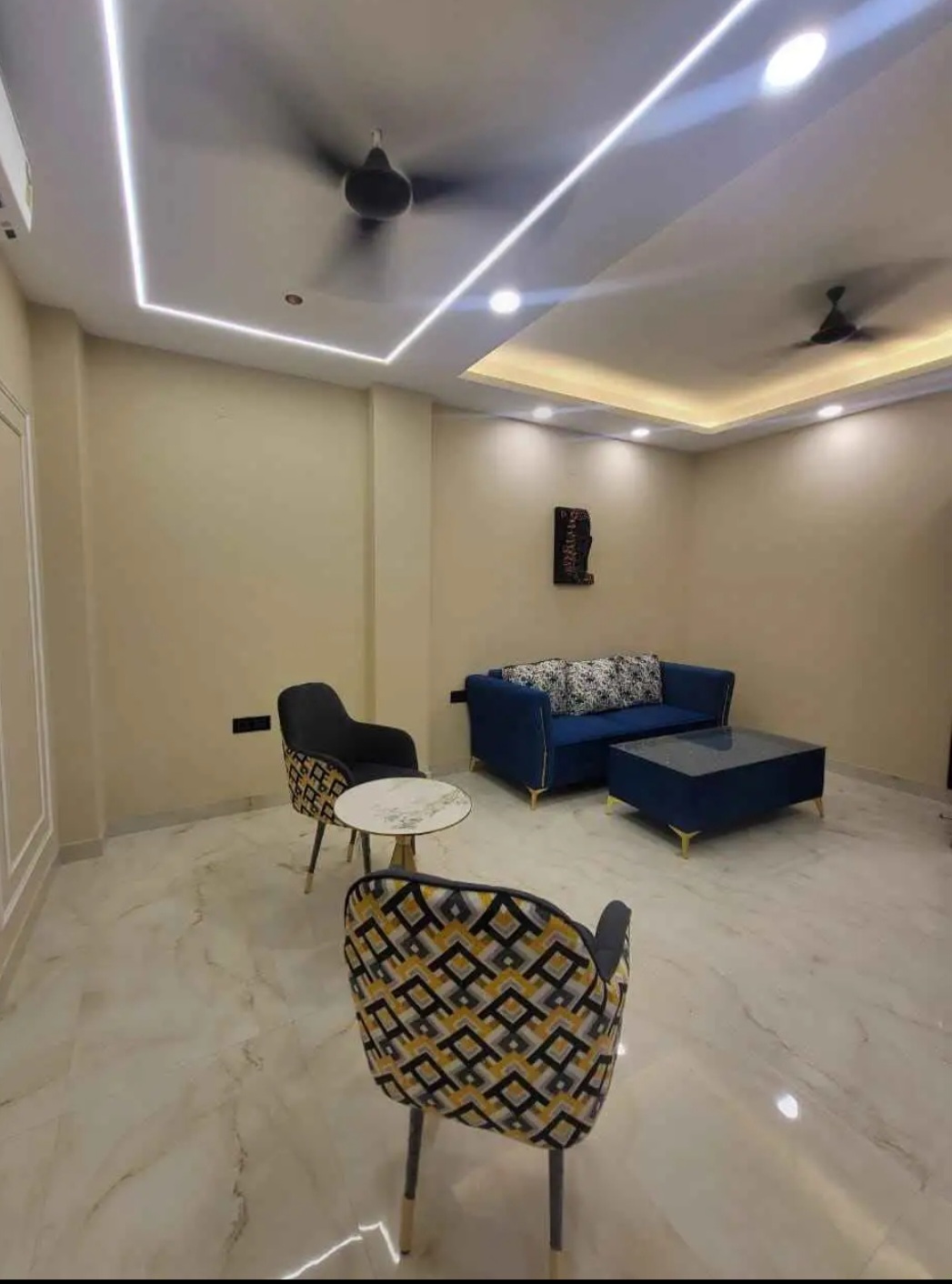 Living Room in 1 BHK Builder Floor at Dlf Cyber City, Sector 24 – for Rent