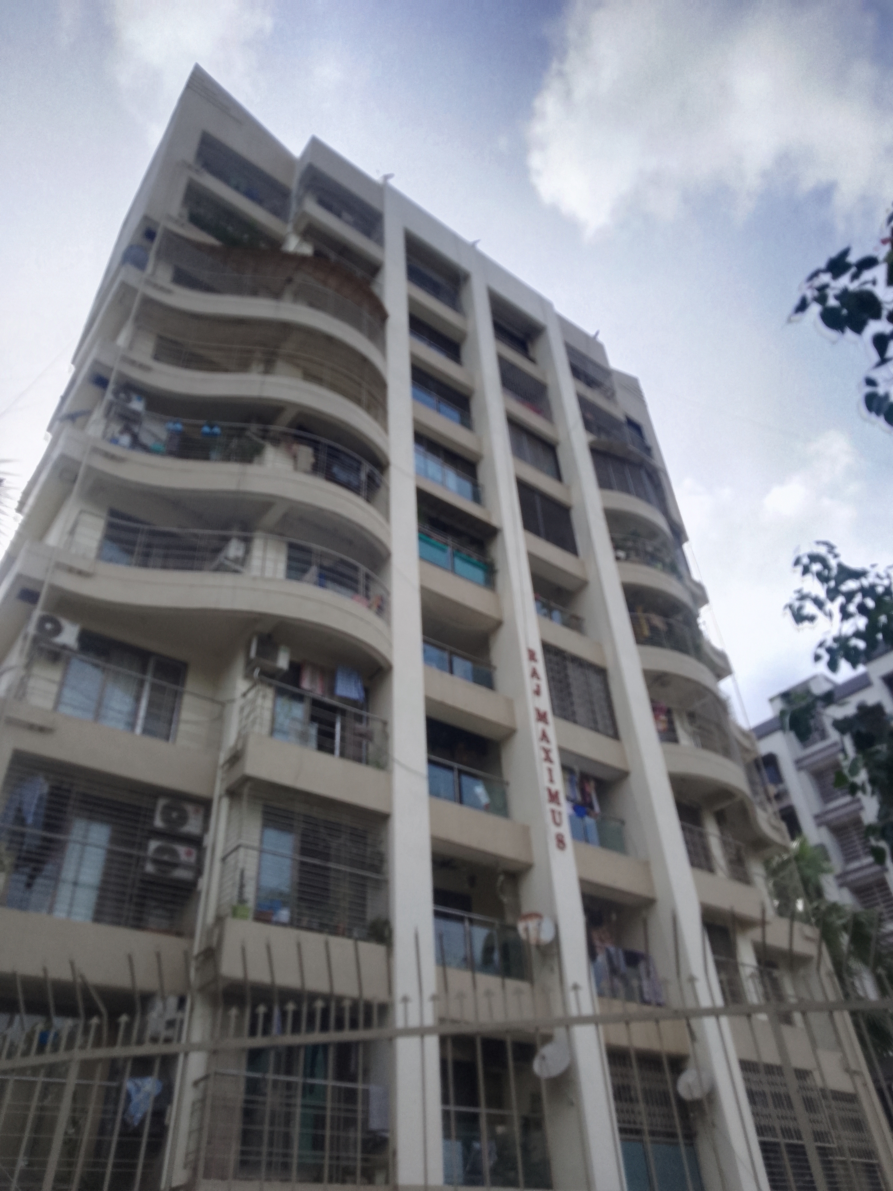 1 BHK Apartment For Rent in Raj Maximus