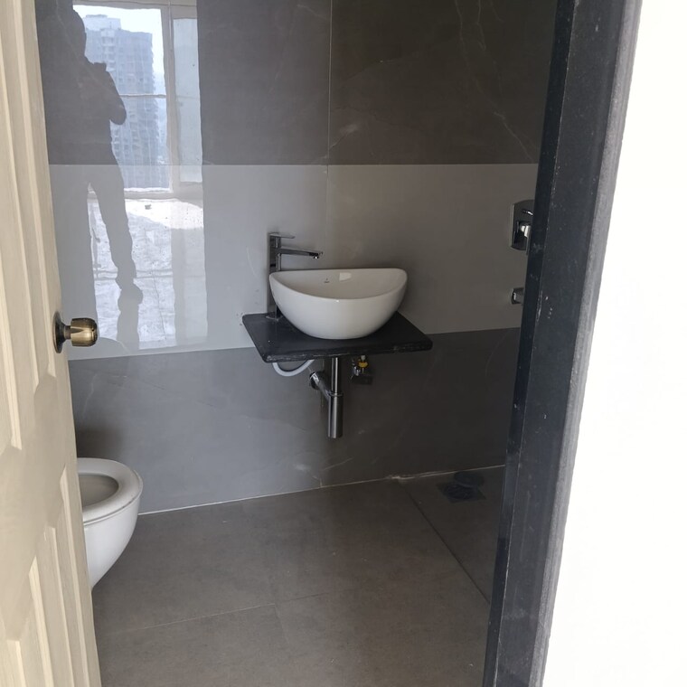 Bathroom, high-rise-building 3 Bedroom 950 Sq.Ft. Apartment In Goregaon West Mumbai 9554713