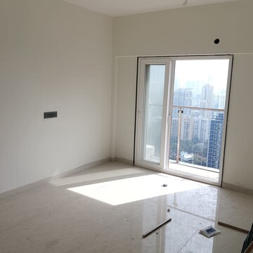 Room in 3 BHK Apartment at High Rise Building, Goregaon West – for Rent