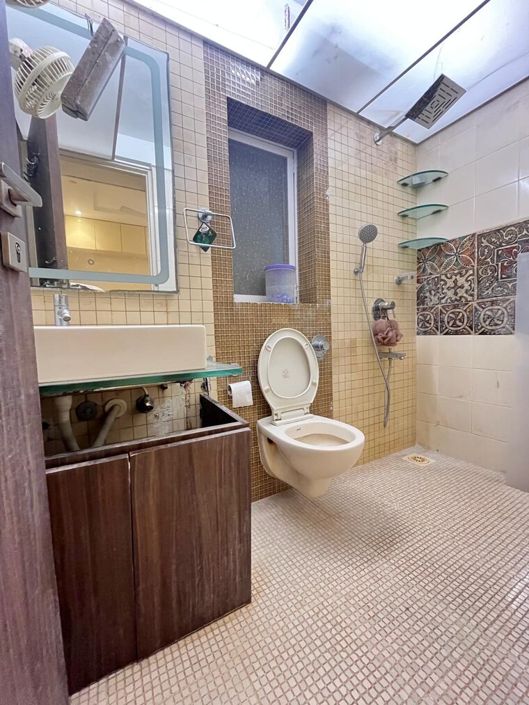 Bathroom, andheri west 2 Bedroom 800 Sq.Ft. Apartment In Andheri West Mumbai 9554726