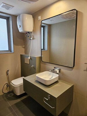 Master Bedroom in 3 BHK Builder Floor at Dlf Cyber City, Sector 24 – for Rent