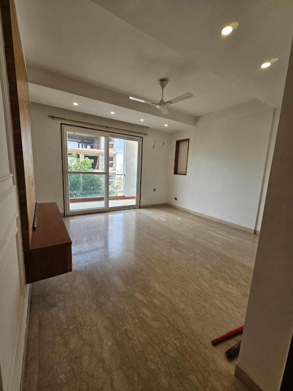 2 BHK Apartment For Rent in Unitech Palms