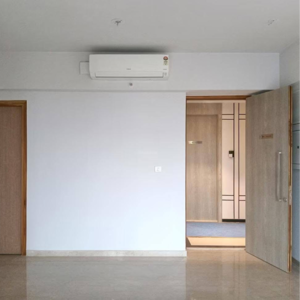 Room in 3 BHK Apartment at Kalpataru Crest, Bhandup Industrial Area – for Rent