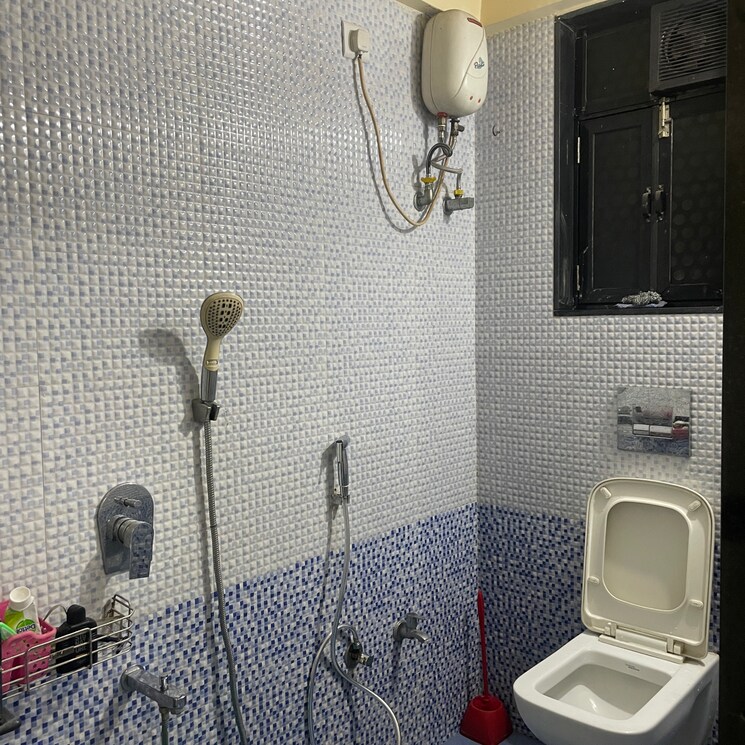 Bathroom, kukreja-complex 1 Bedroom 450 Sq.Ft. Apartment In Usha Nagar Mumbai 9554789