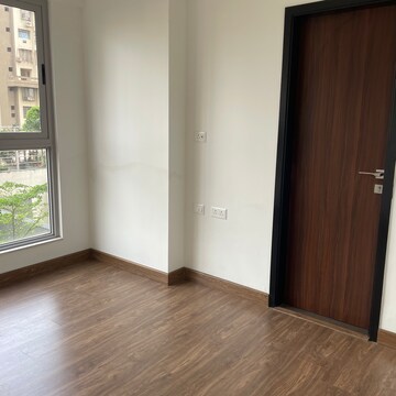 Room in 3 BHK Apartment at Runwal Forests, Datar Colony – for Rent