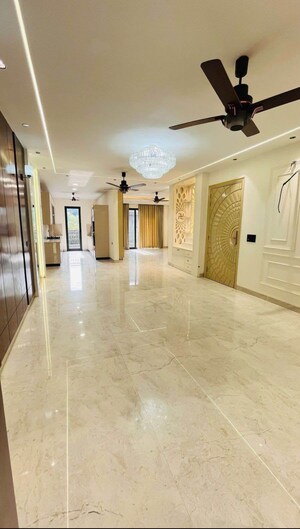 Room in 3 BHK Builder Floor at ASF Center, Udyog Vihar Phase 4 – for Rent