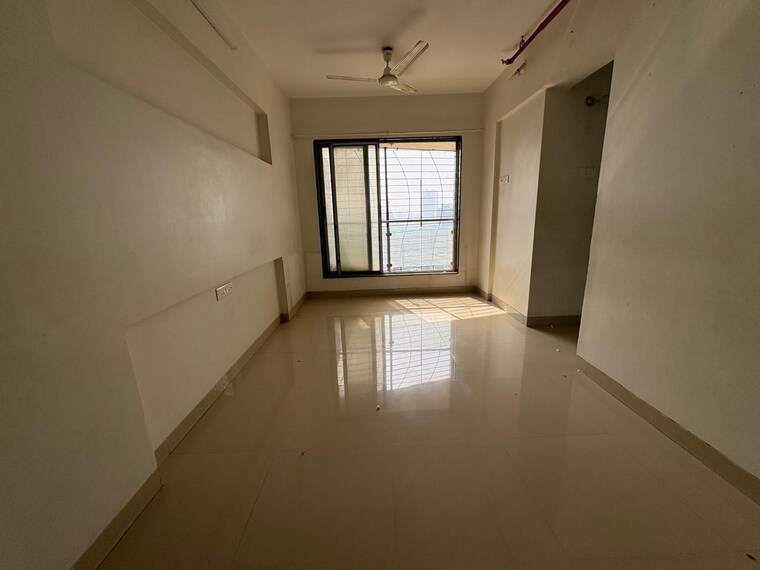 Room, haware-16 1.5 Bedroom 450 Sq.Ft. Apartment In Malad East Mumbai 9554818