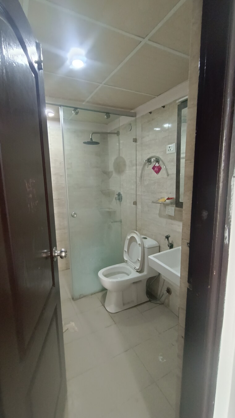 Bathroom, sethi-max-royal 2 Bedroom 895 Sq.Ft. Apartment In Sector 76 Noida 9554815
