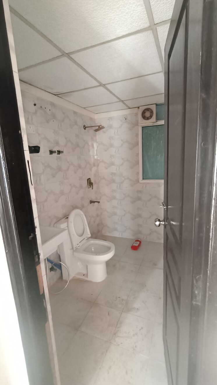 Bathroom, sethi-max-royal 2 Bedroom 1125 Sq.Ft. Apartment In Sector 76 Noida 9554820