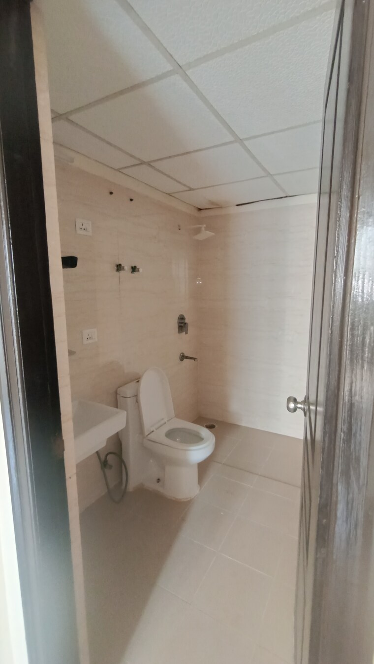 Bathroom, sethi-max-royal 2 Bedroom 1125 Sq.Ft. Apartment In Sector 76 Noida 9554820