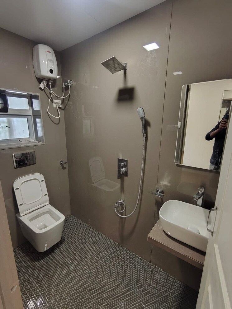 Bathroom, prabhadevi Pg For Boys & Girls In Prabhadevi 9554824