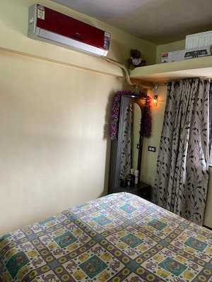 Room in  Pg at Prabhadevi – for Rent