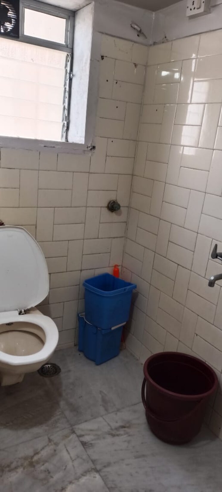 Bathroom, mig-colony 2 Bedroom 950 Sq.Ft. Apartment In Worli Mumbai 9554834