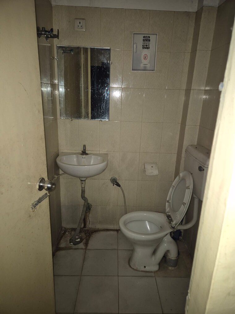 Bathroom, vibhuti khand Commercial Office Space 1450 Sq.Ft. In Vibhuti Khand Lucknow 9554833