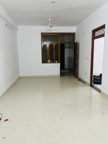 Room in 2.5 BHK Independent House at Sector 27 – for Rent