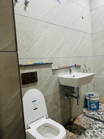 Attached Bathroom in 2.5 BHK Independent House at Sector 27 – for Rent