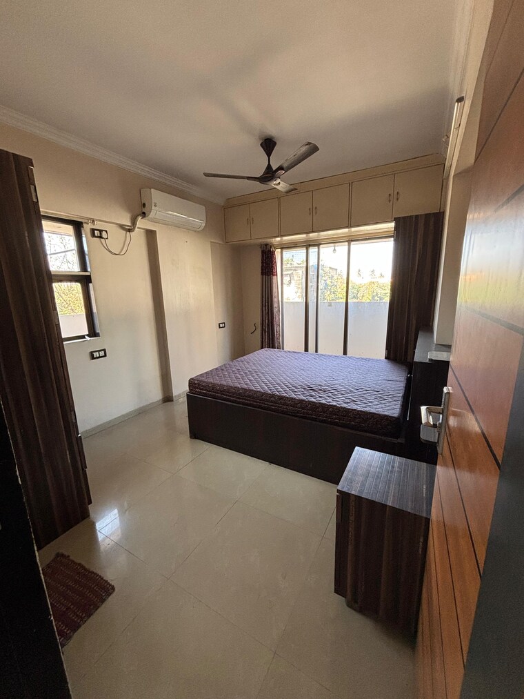 Living Room, highrise-apartment 1 Bedroom 350 Sq.Ft. Apartment In Lbs Marg Mumbai 9554841