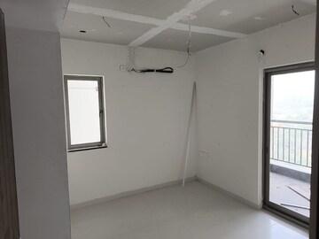 Room in 3 BHK Apartment at Frontline Seven, Kokapet – for Rent