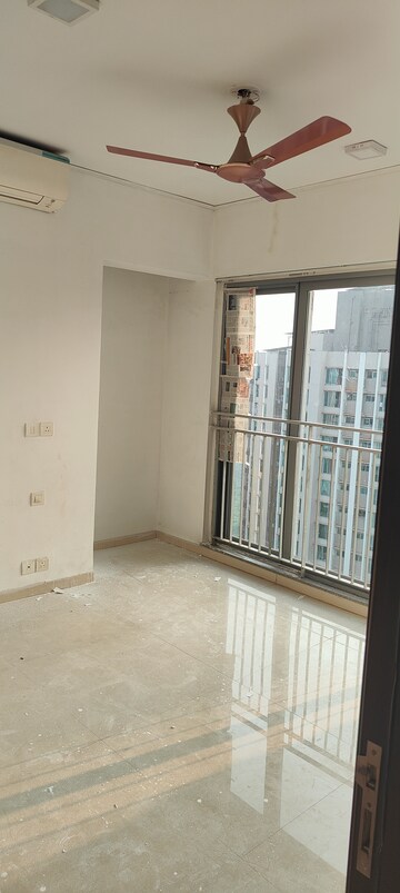 Bedroom in 3 BHK Apartment at Kalpataru Sunrise Grande, Kolshet Road – for Rent