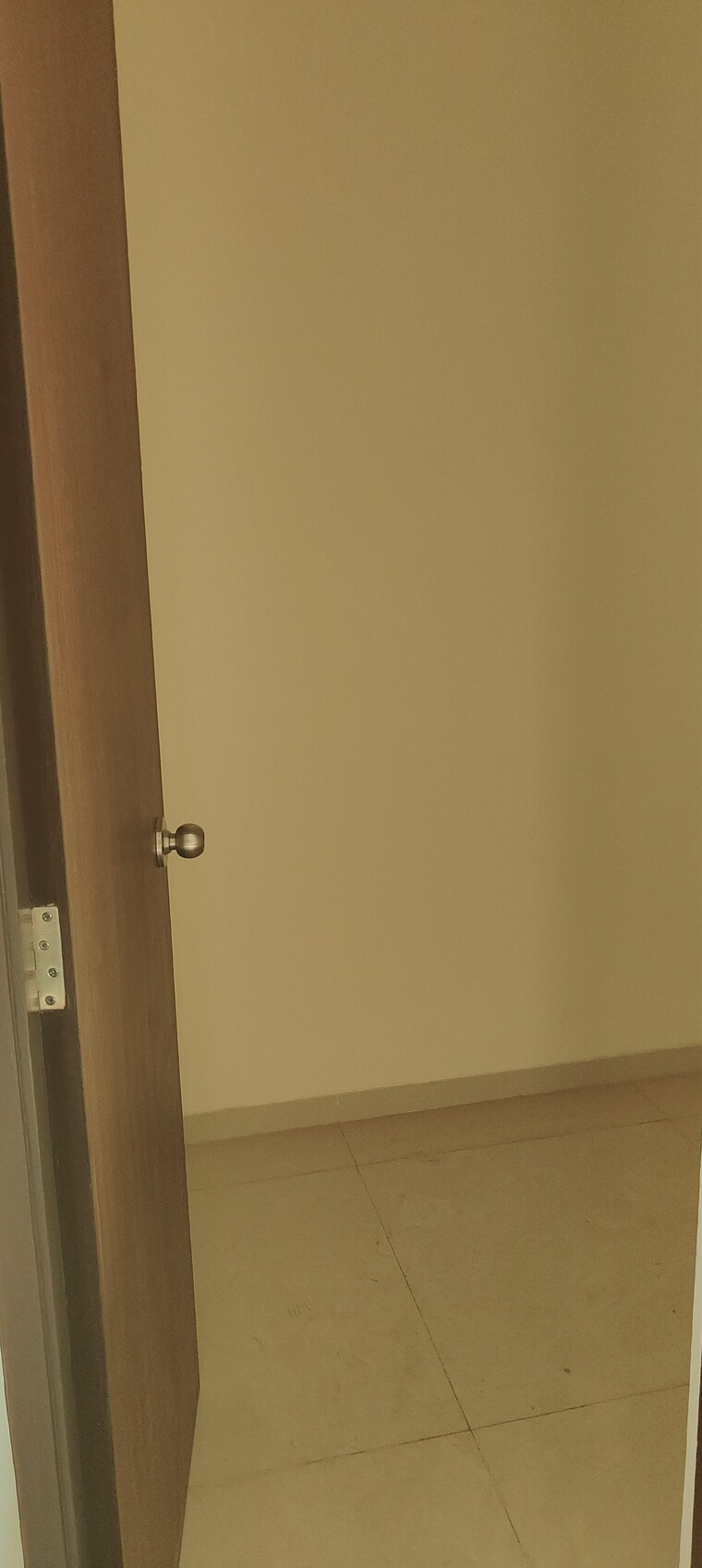 Room, kapur bawdi 3.5 Bedroom 1600 Sq.Ft. Apartment In Kapur Bawdi Thane 9554879