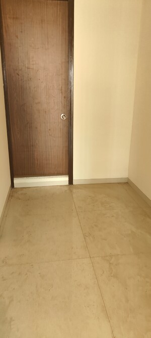 Room in 3.5 BHK Apartment at Kapur Bawdi – for Rent