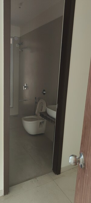 Bathroom in 3.5 BHK Apartment at Kapur Bawdi – for Rent