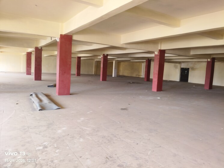  Parking, vanmala-compound Commercial Warehouse 15000 Sq.Yd. In Dapode Thane 9554899