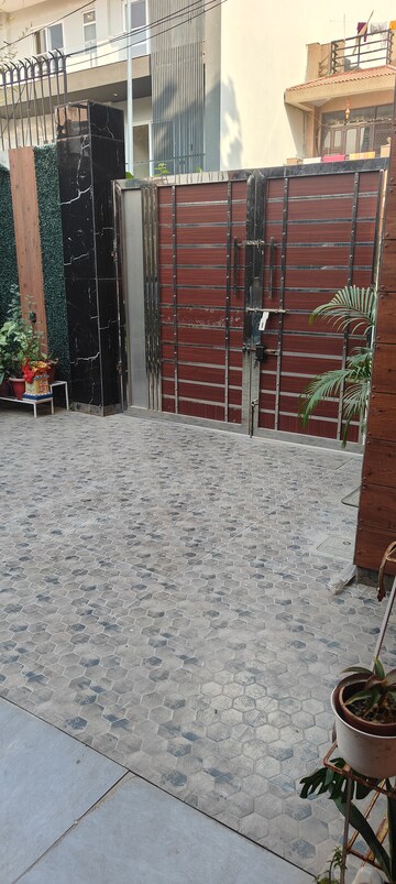 Balcony in 3 BHK Builder Floor at Ansal Plaza Gurgaon, Palam Vihar – for Sale