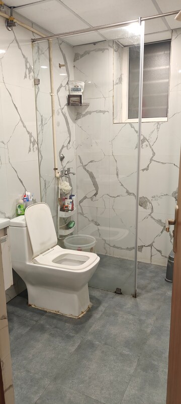 Bathroom in 3 BHK Builder Floor at Ansal Plaza Gurgaon, Palam Vihar – for Sale