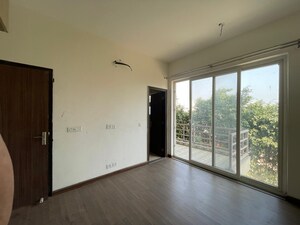 Room in 3 BHK Villa at BPTP Amstoria, Sector 102 – for Rent