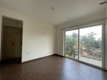 Room in 3 BHK Villa at BPTP Amstoria, Sector 102 – for Rent