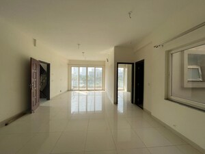 Building Lobby in 3 BHK Villa at BPTP Amstoria, Sector 102 – for Rent