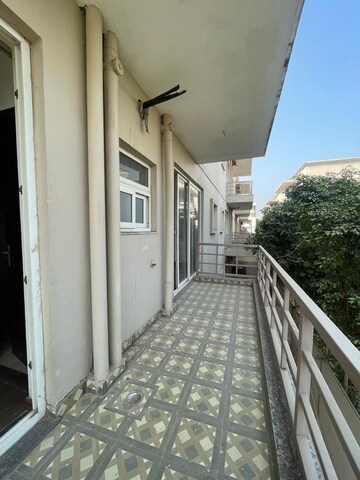 Balcony in 3 BHK Villa at BPTP Amstoria, Sector 102 – for Rent