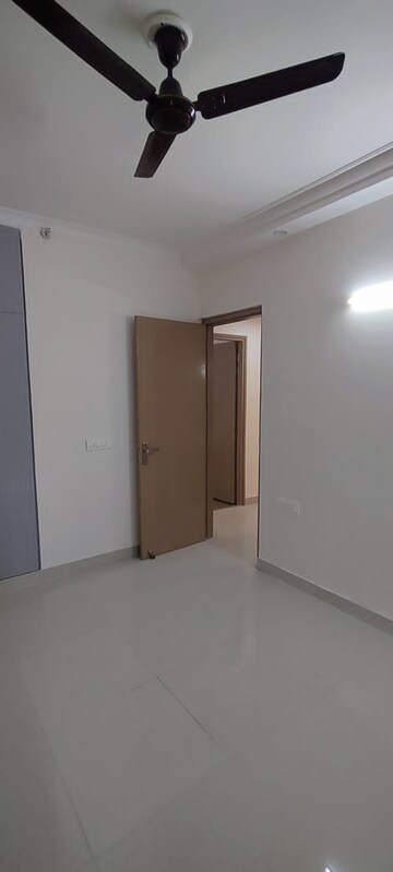 Room in 3 BHK Apartment at Pareena Coban Residences, Sector 99a – for Sale