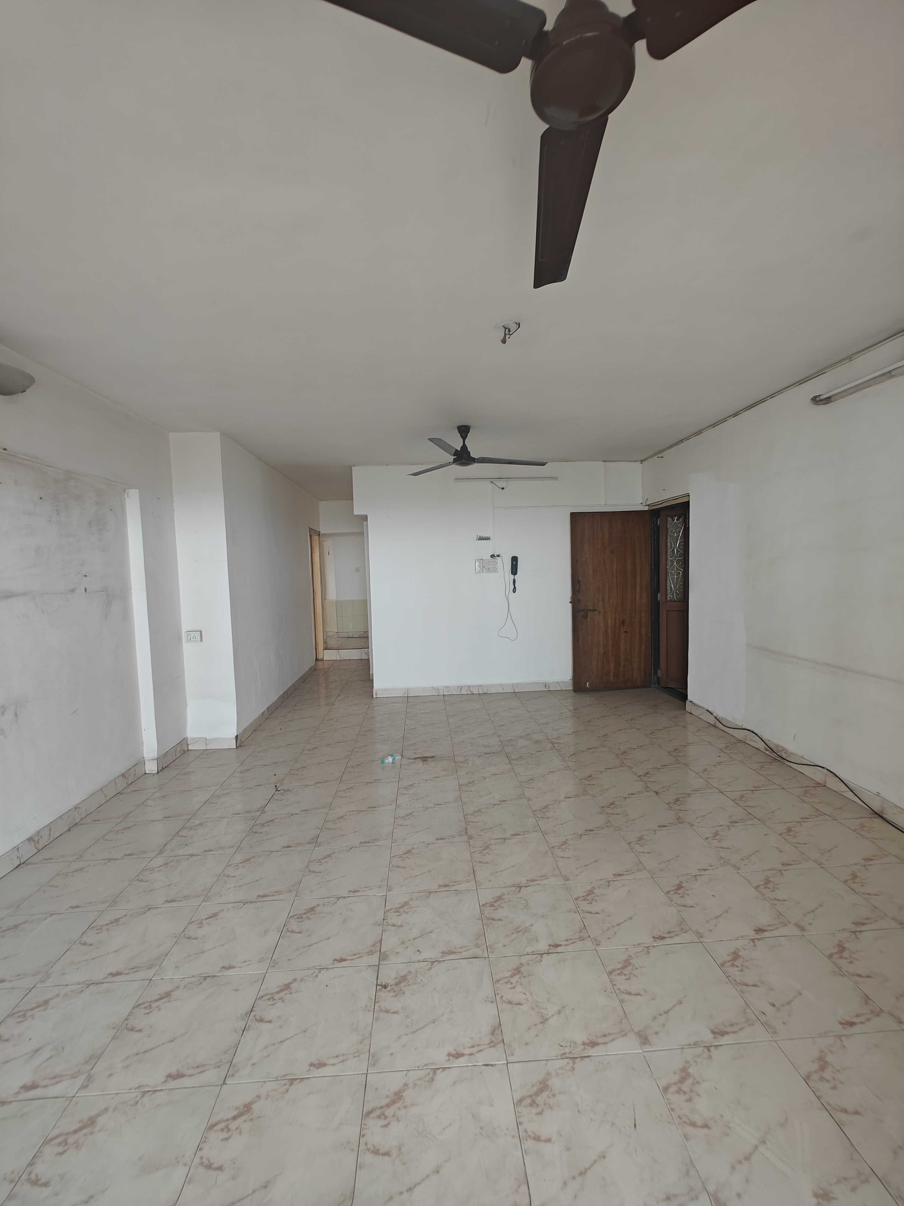 2 BHK Apartment For Rent in Sea Breeze Tower